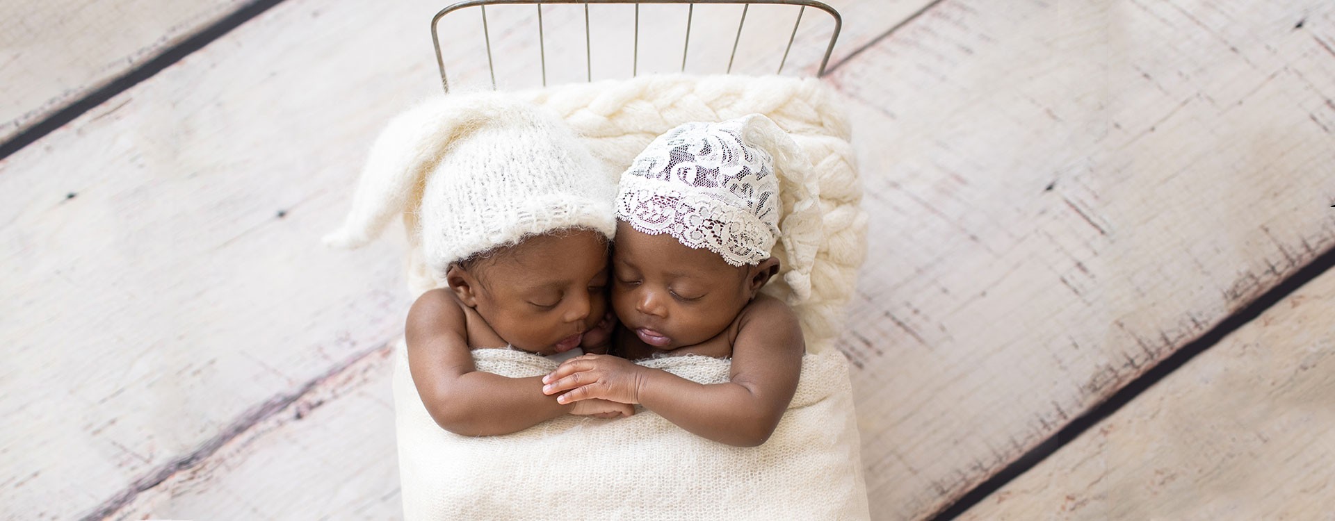 Newborn-Twins-White-and-Beige-blankets-2-10
