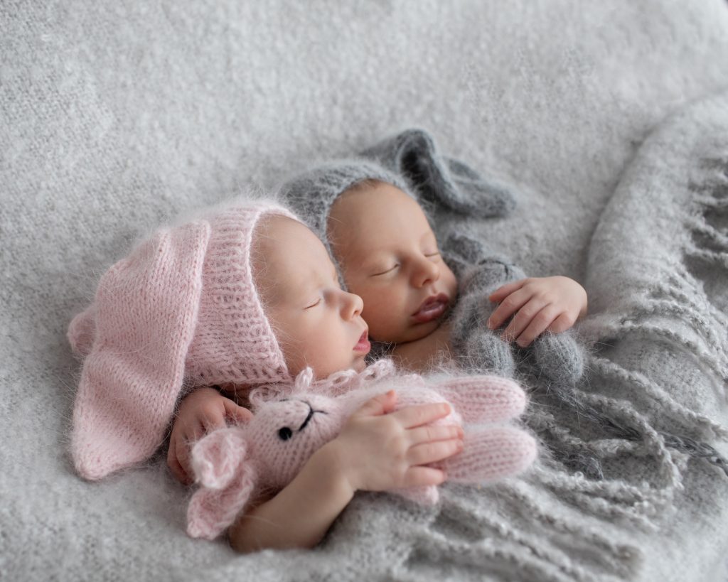 twin newborn photos