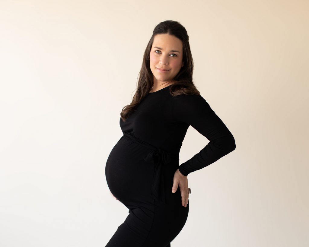 Black and White Maternity Photo Ideas