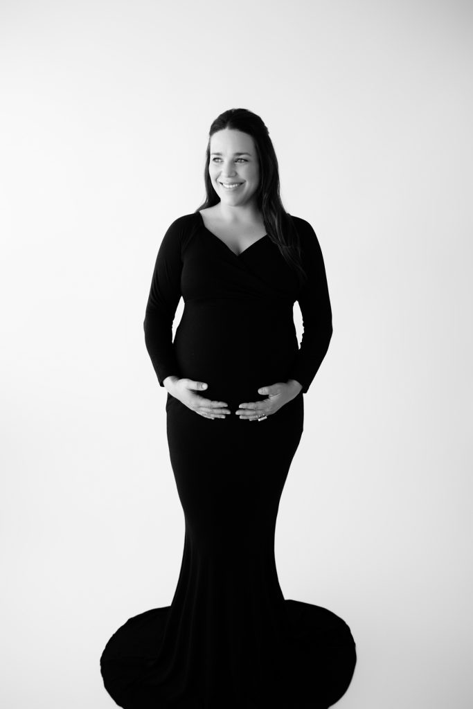 Black and White Photos for Expectant Moms