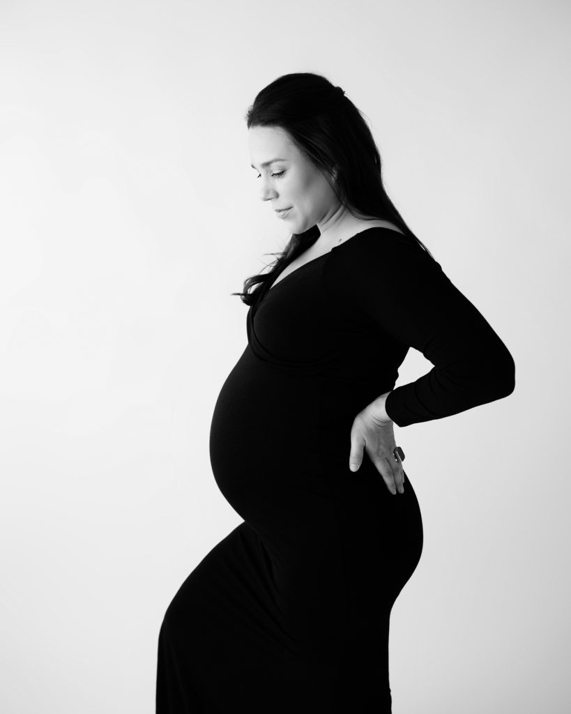 Black and White Photos for Expectant Moms