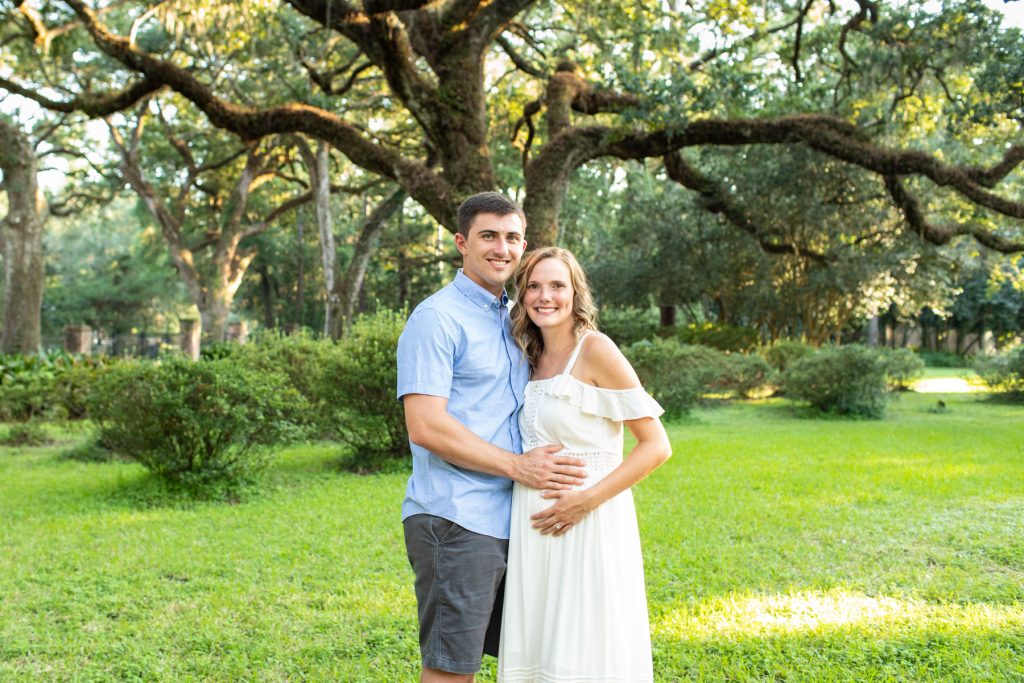 Couples Outdoor Maternity Photo Ideas