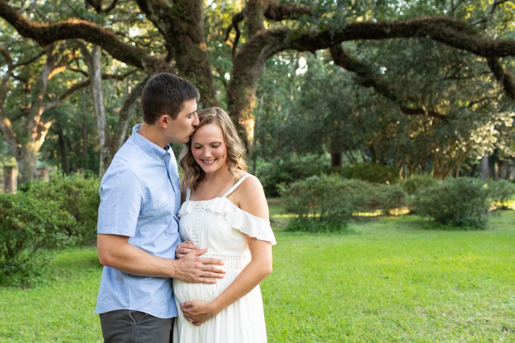 Outdoor Maternity Photo Shoot Ideas