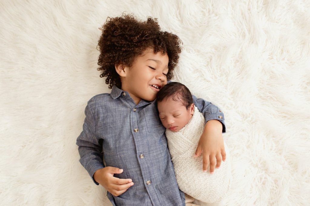 Big Brother and Baby Brother Newborn Picture in Gainesville, FL