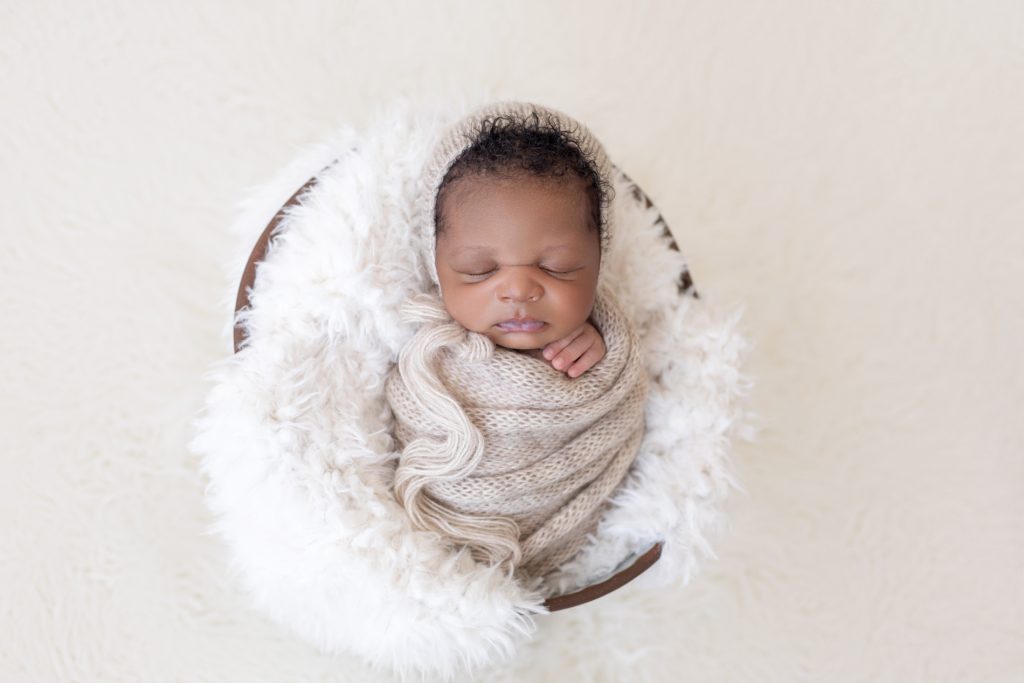 Adorable Poses for Newborn Baby Photos