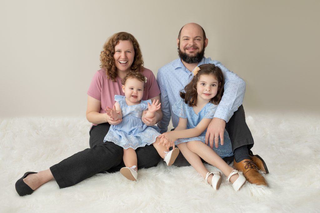 milestone photo session with mom, dad and sisters