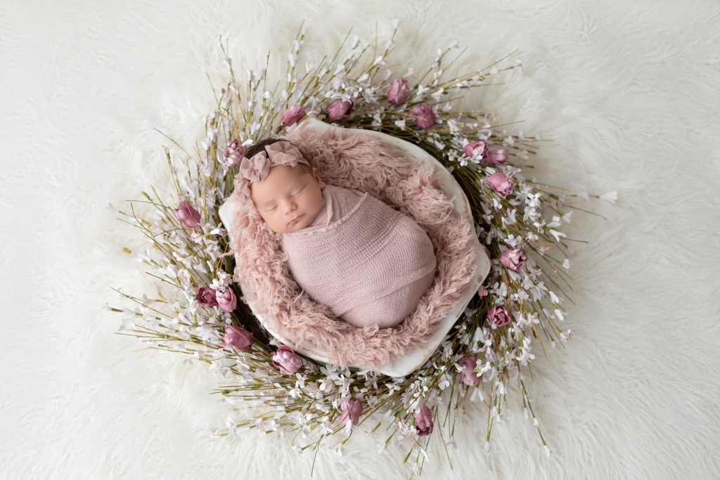 Newborn Baby Girl Creative Photo Session