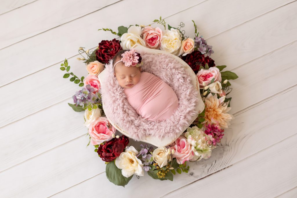 Newborn Baby Girl Creative Photo Session