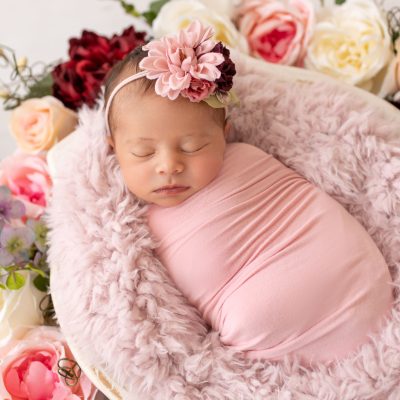 Newborn Baby Girl Creative Photo Session