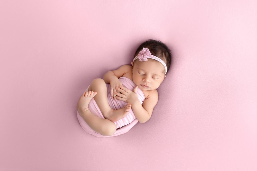 Newborn Baby Girl Creative Photo Session