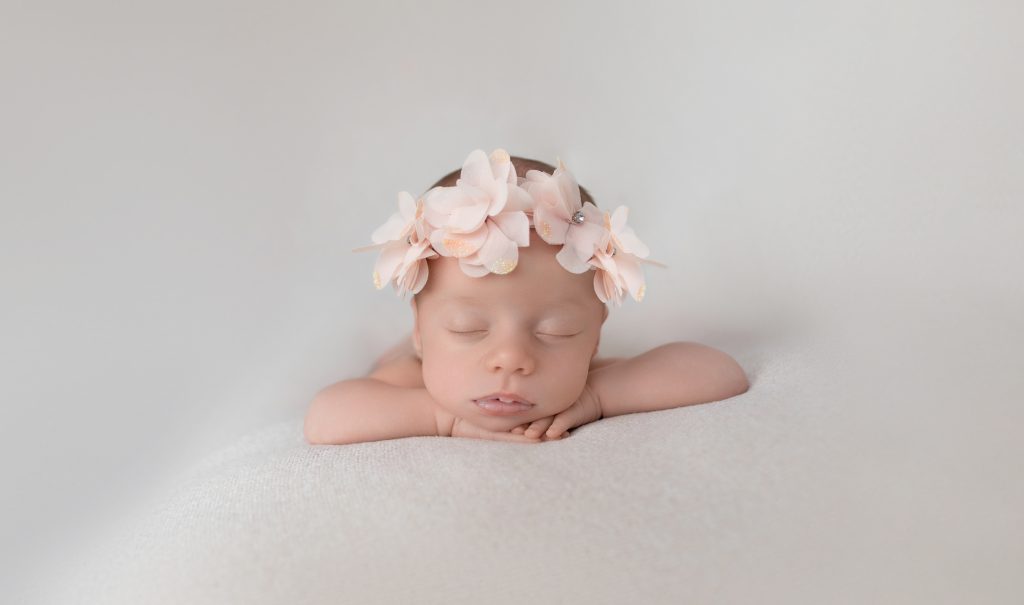 Newborn Baby Girl Creative Photo Session